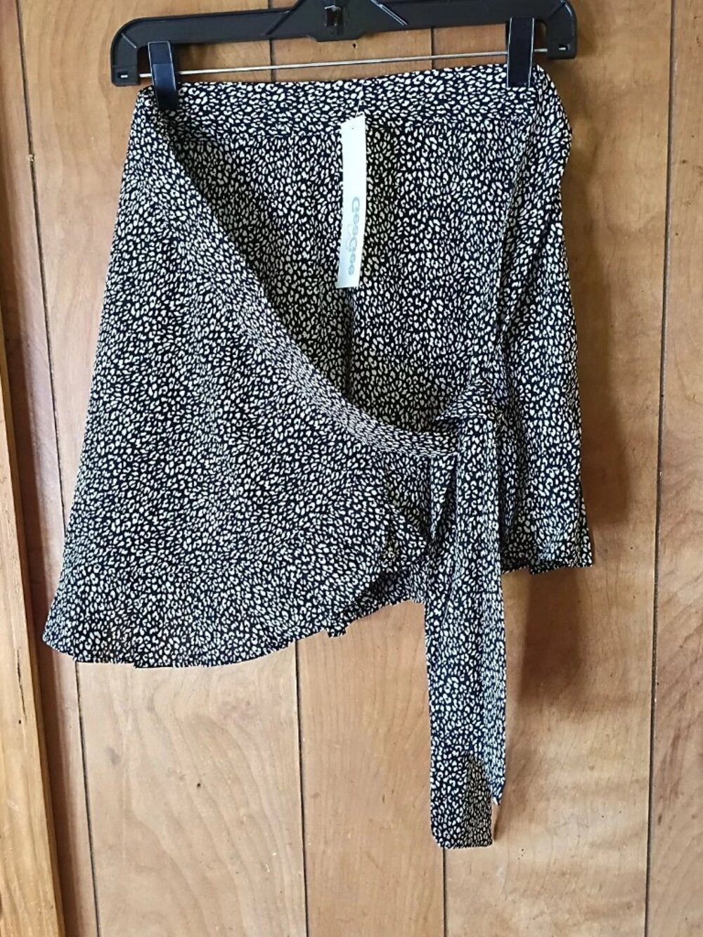 GeeGee Women's Wrap Front Skort Shorts Black White Print Size S Back Zip